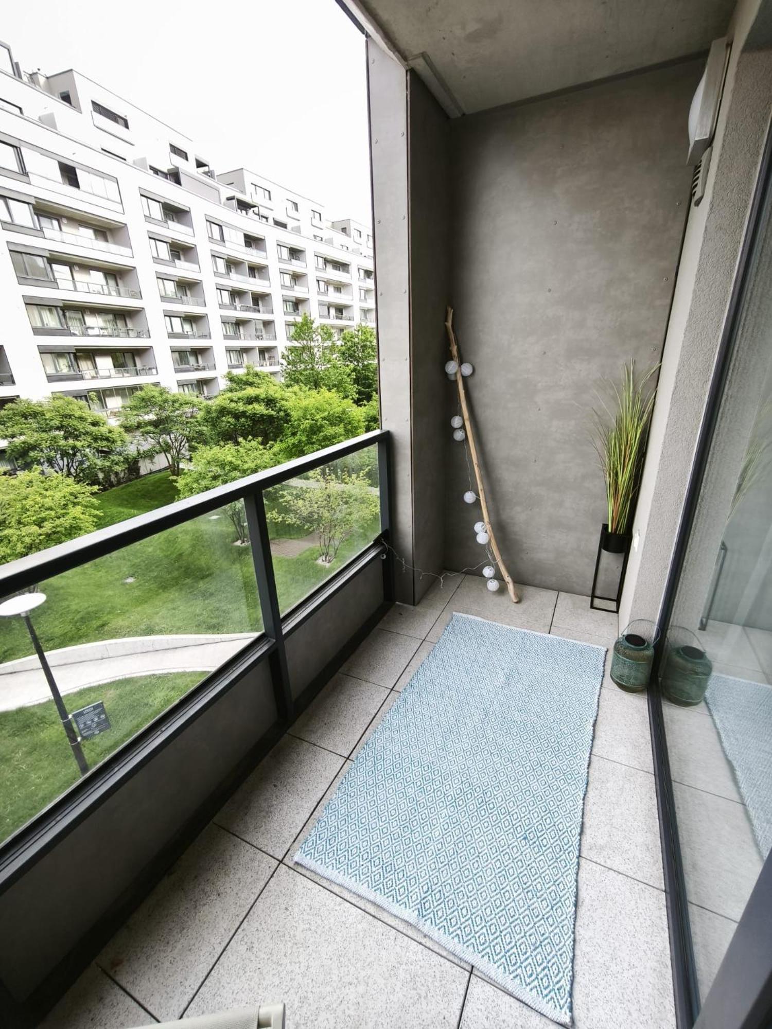Cozy Urban - Balcony With Garden View