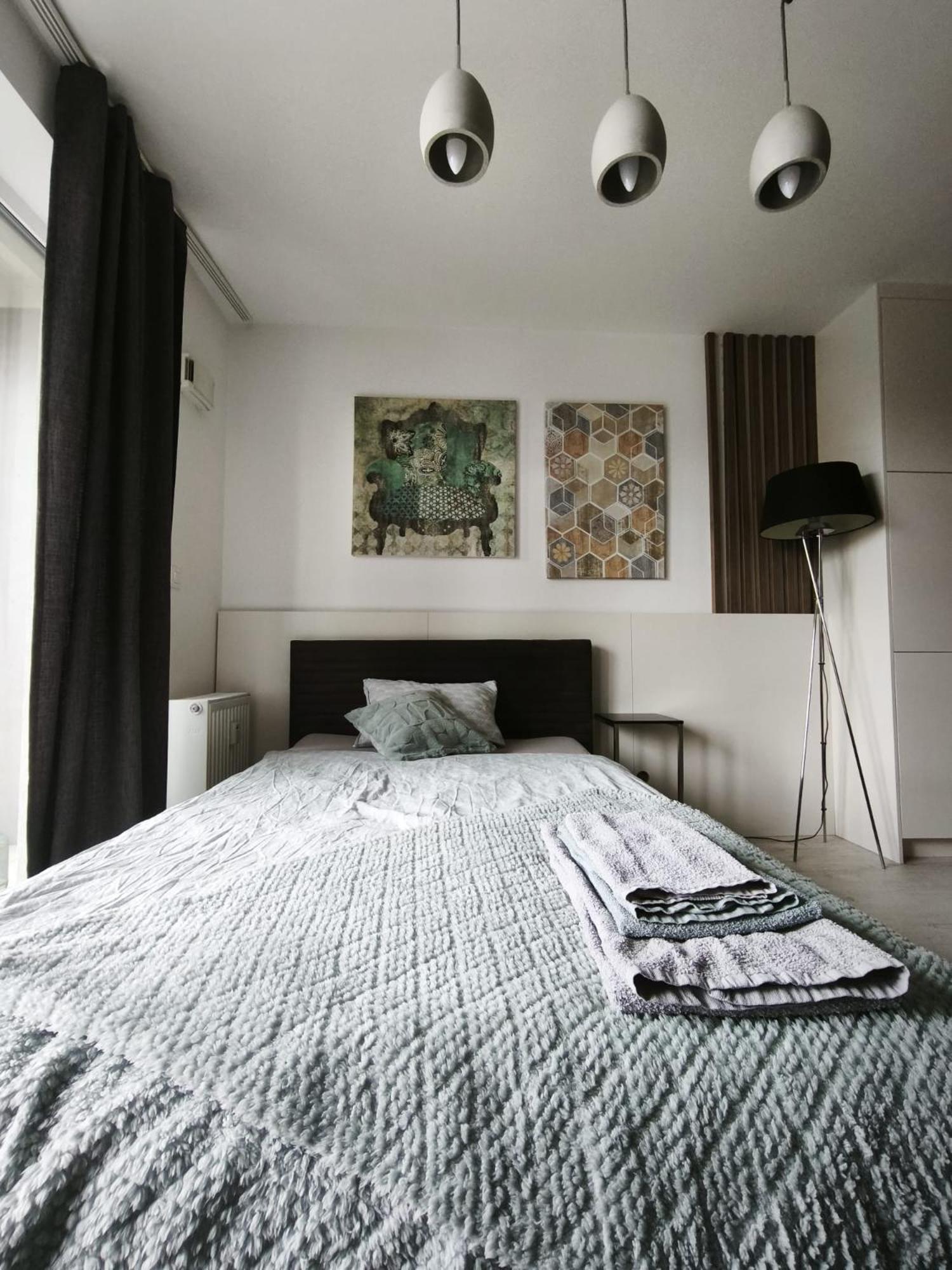 Cozy Urban - Balcony With Garden View Apartment Pressburg